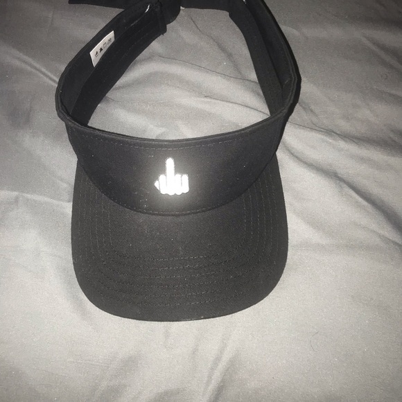 Hat ( visor) - Picture 1 of 3